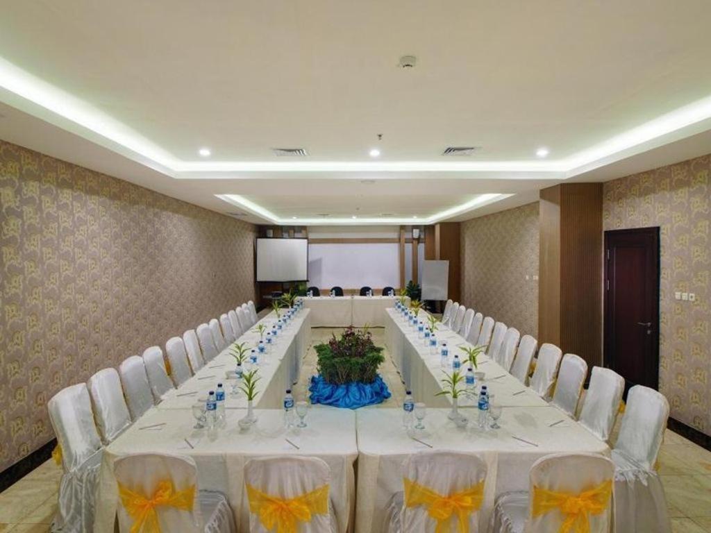 Horison Hotel Pematang Siantar Exterior photo