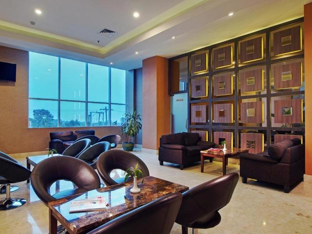 Horison Hotel Pematang Siantar Exterior photo