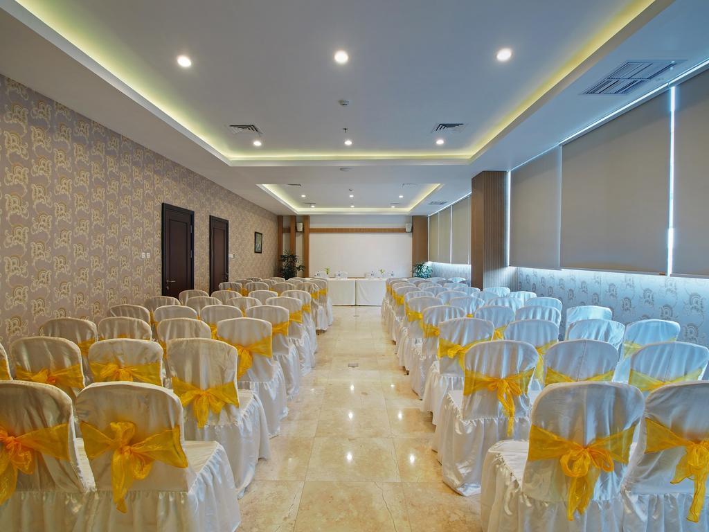 Horison Hotel Pematang Siantar Exterior photo